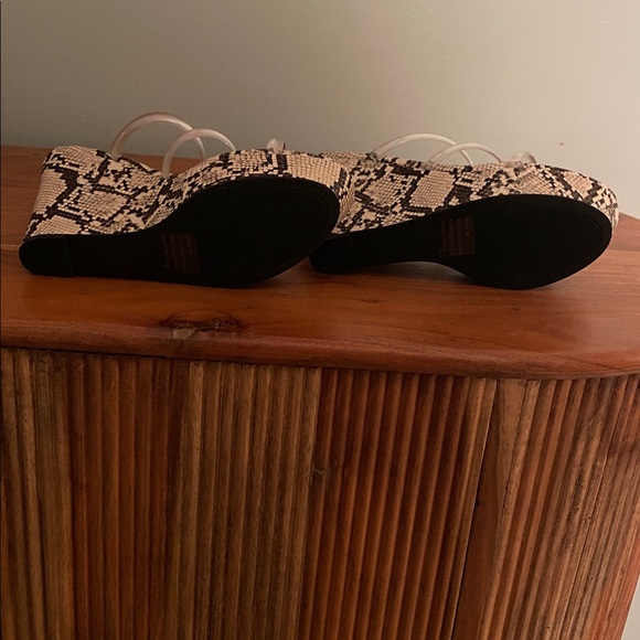 Snake Print Women's wedges - Picture 5 of 5